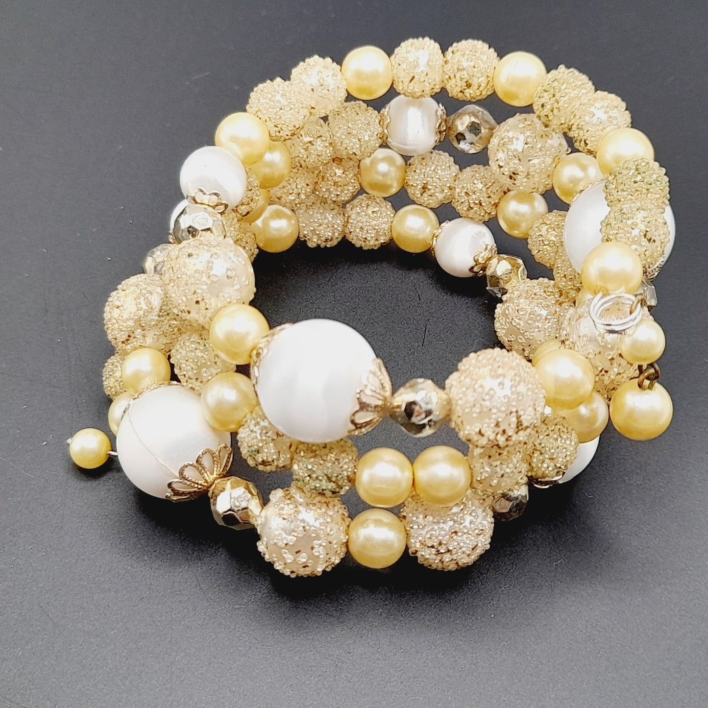 Vintage 1950s Beaded Bracelet – Gold & Pearl Memory Wire Wrap