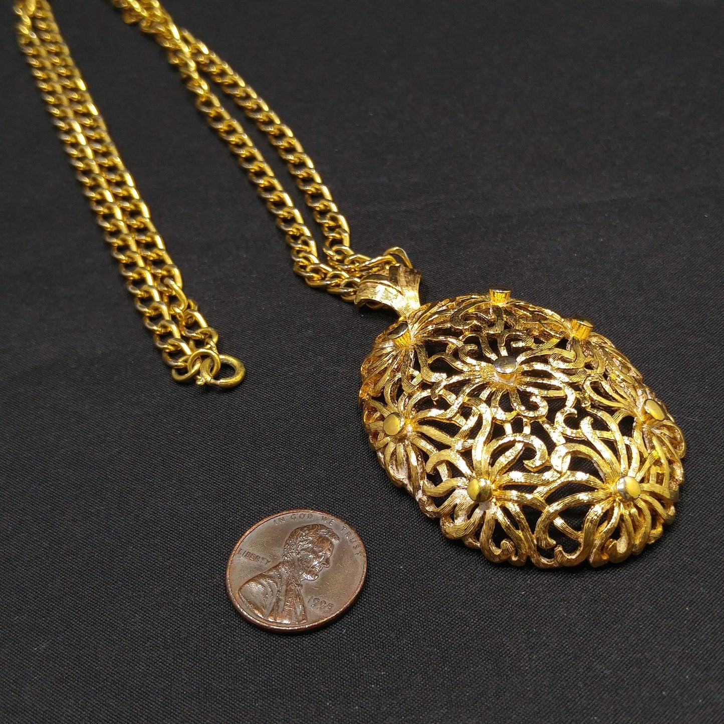Monet Floral Filigree Pendant Necklace, Gold Plated, 1970s Vintage Jewelry