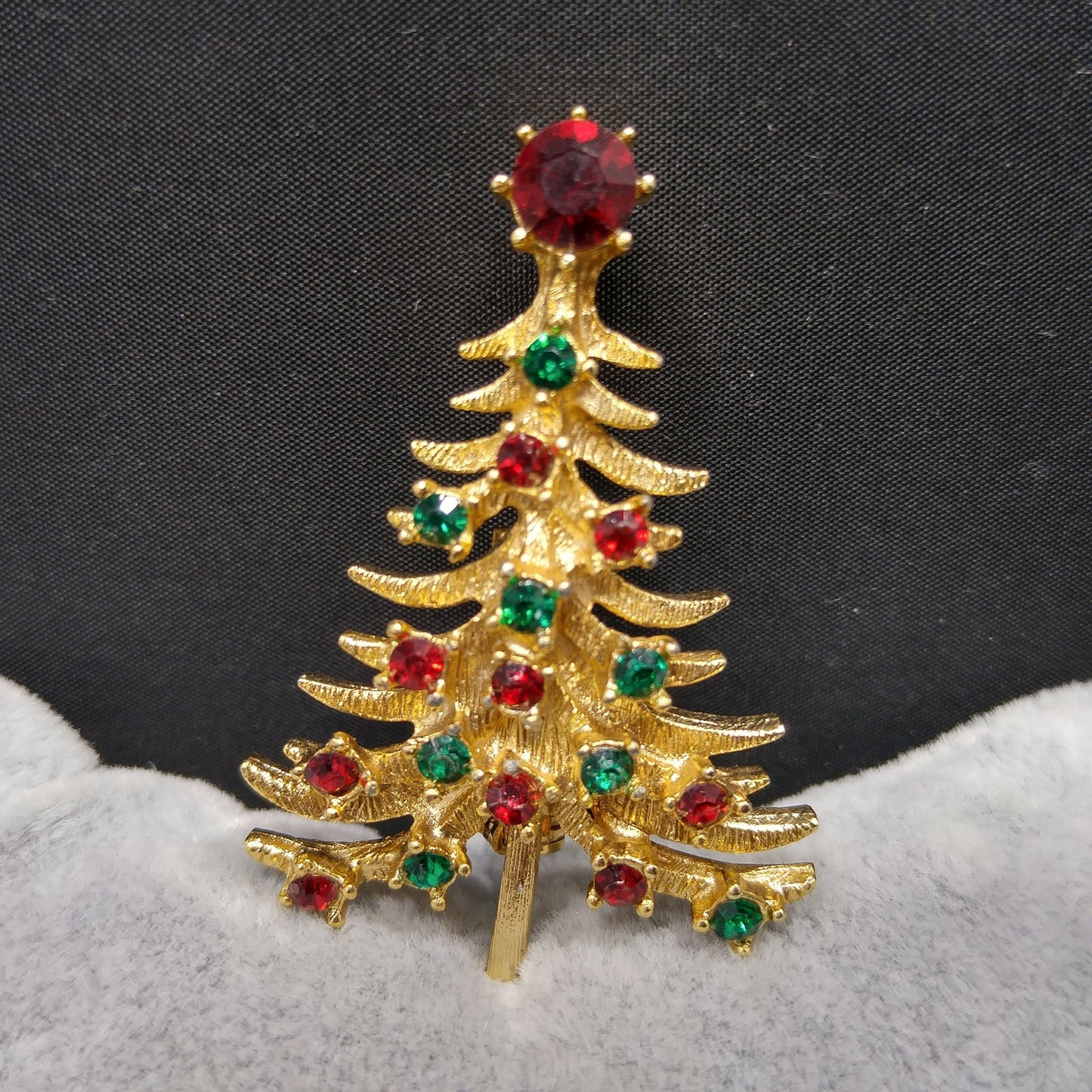 Vintage Christmas Tree Brooch – 1950s 1960s Gold-Plated Holiday Pin with Red & Green Rhinestones