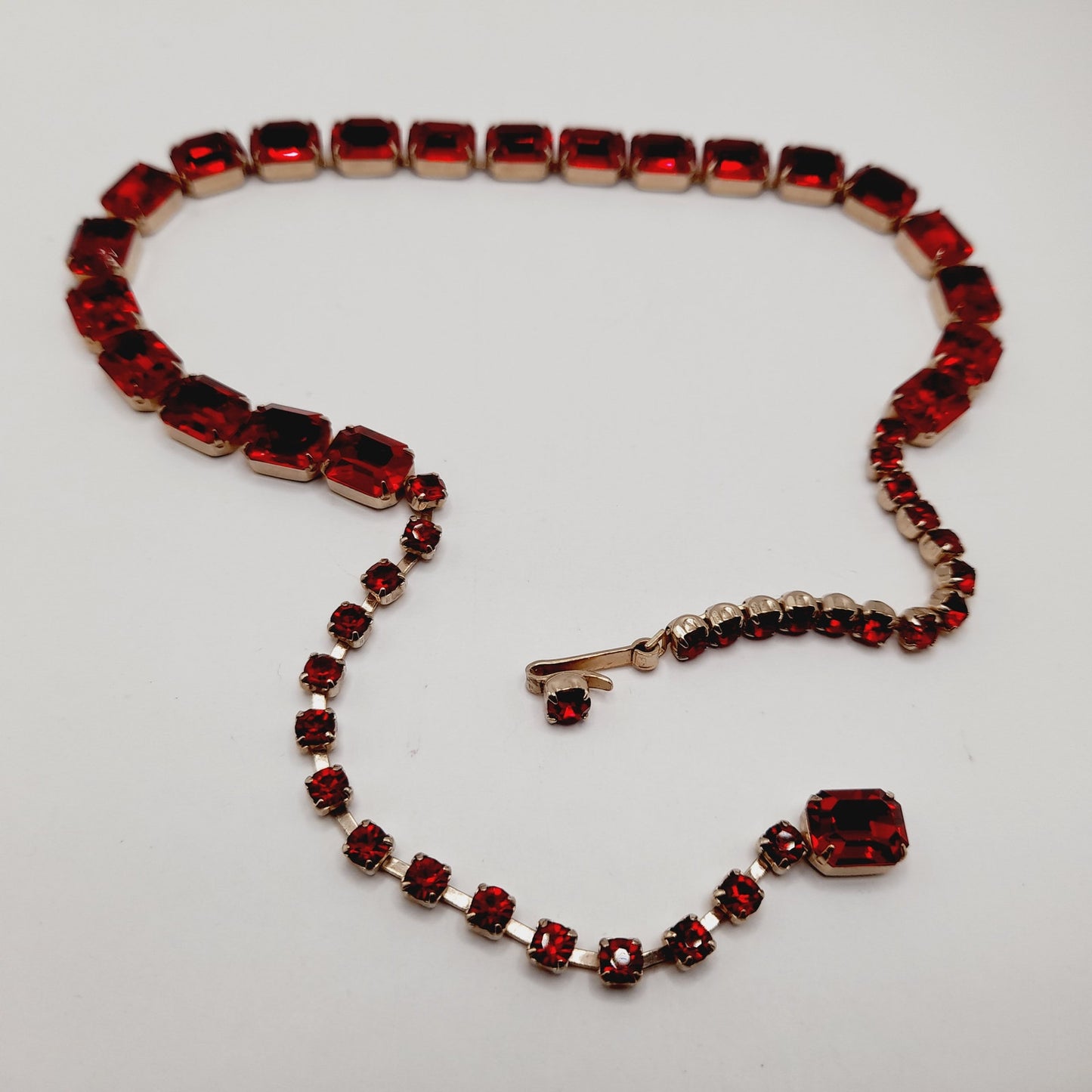 WEISS Vintage Red Rhinestone Choker Necklace – Gold Plated Holiday Statement Jewelry