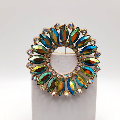 Weiss 1950s Iridescent Green Blue Gold Fire Polished Rhinestone Wreath Brooch – Signed