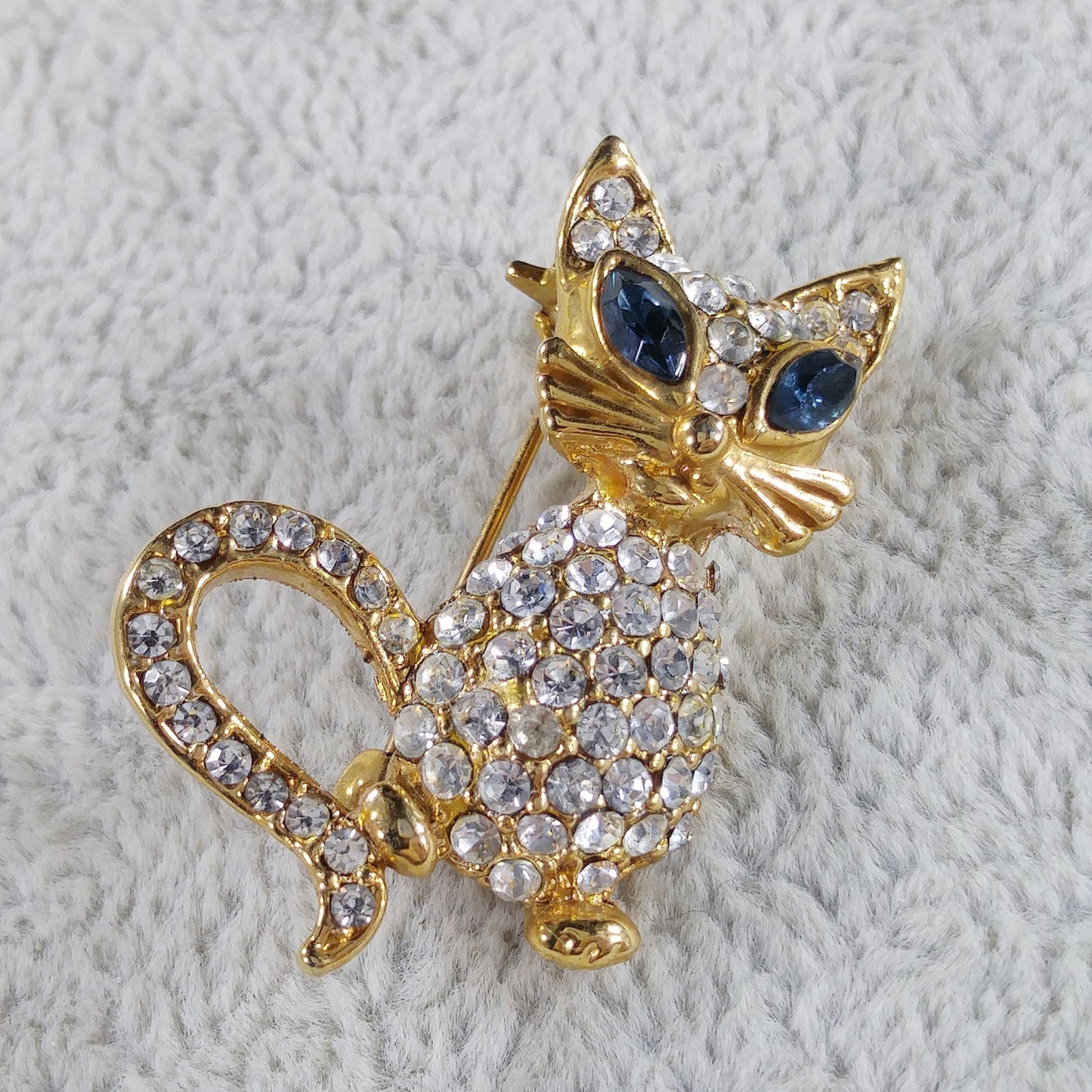 Rhinestone Cat Blue Eyes Brooch, Gold Plated, 1960s Vintage Jewelry