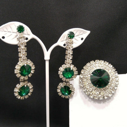 Emerald Green Rivoli Crystal Rhinestone Brooch & Earrings, Rhodium Plated, 1960s Vintage Jewelry