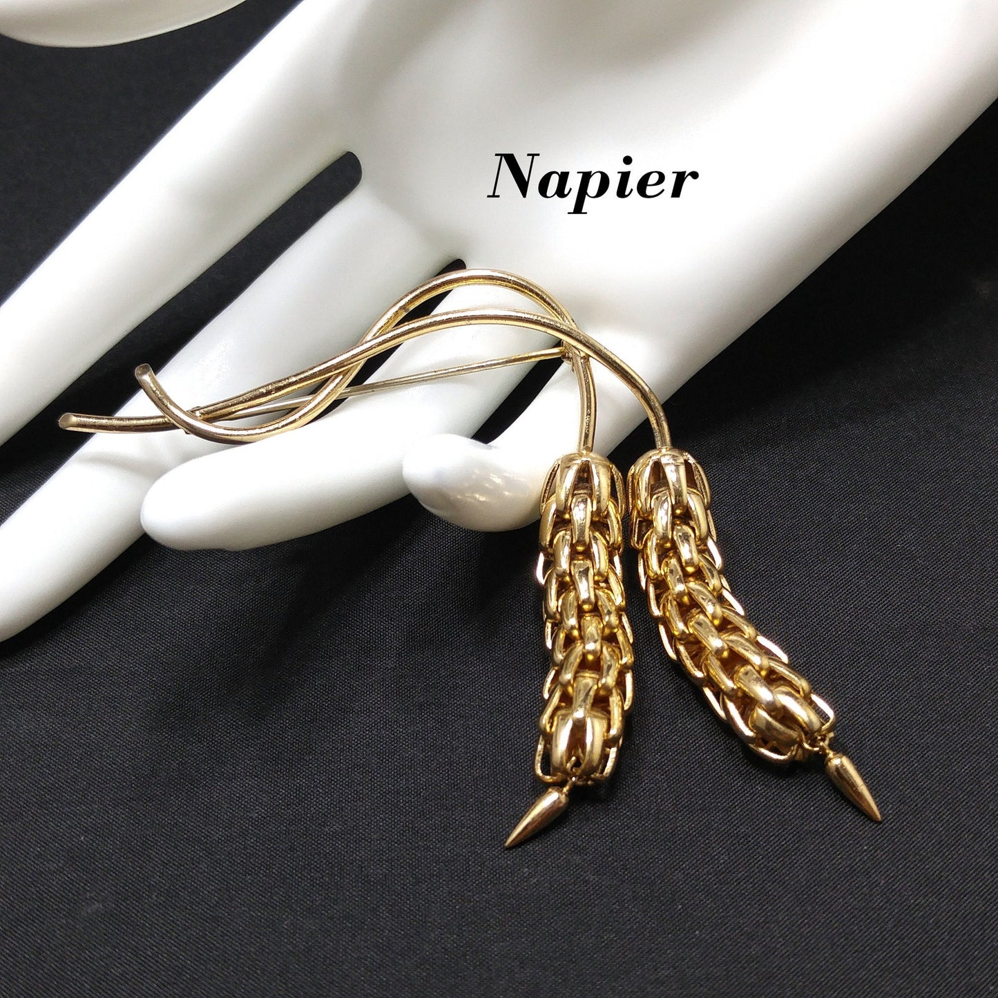 Napier "Wheat Chain" Brooch, Eugene Bertolli Designer, Book Piece, 1950s Vintage Jewelry