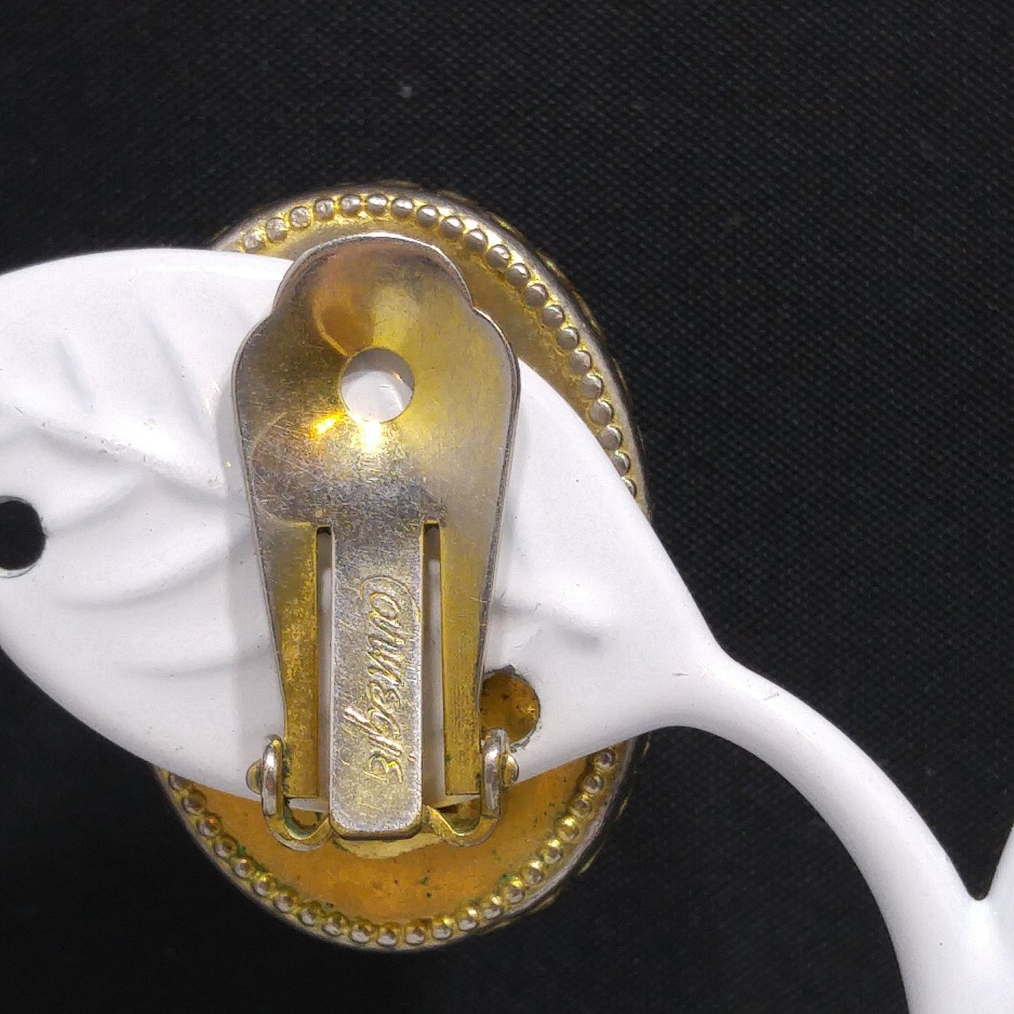 Hattie Carnegie 1950s Purple & Silver Foil Glass Clip-On Earrings – Mid-Century Vintage