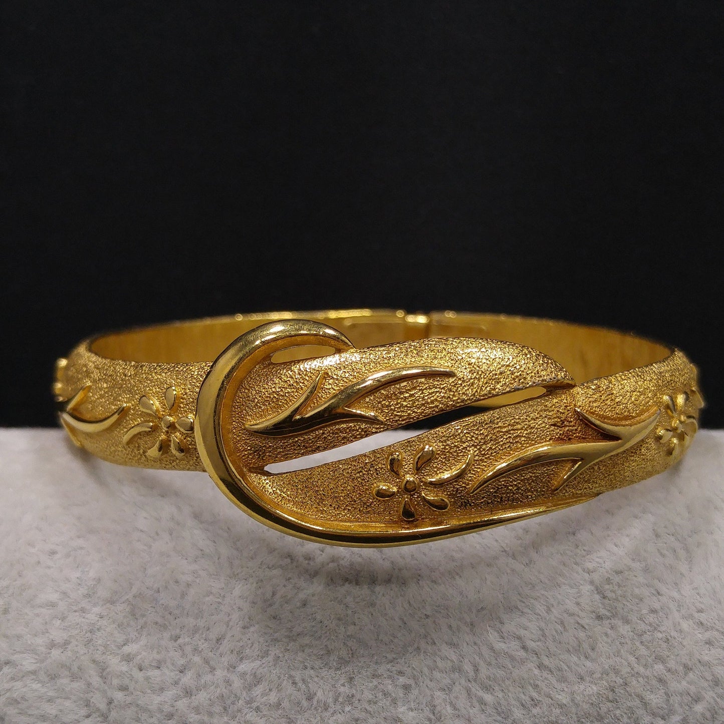 Crown Trifari Floral Hinged Bracelet, Gold Plated, 1950s Vintage Jewelry