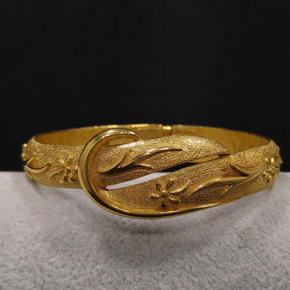 Crown Trifari Floral Hinged Bracelet, Gold Plated, 1950s Vintage Jewelry