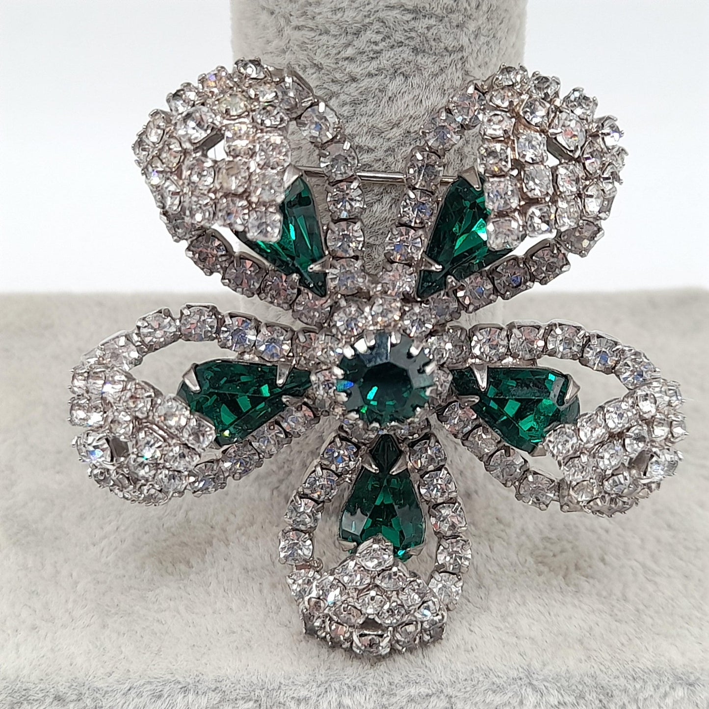 Kramer Floral Brooch, Emerald Green Rhinestones, Rhodium Plated 1960s Vintage Jewelry
