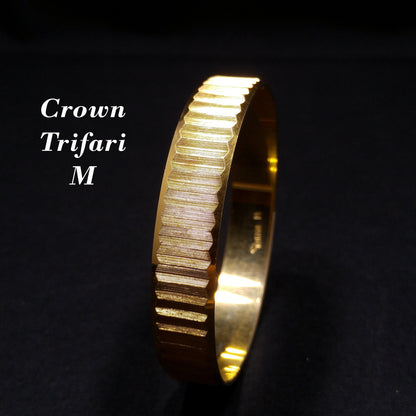 Crown Trifari Gold Plated Bangle Bracelet, Size M, 1960s Vintage Jewelry