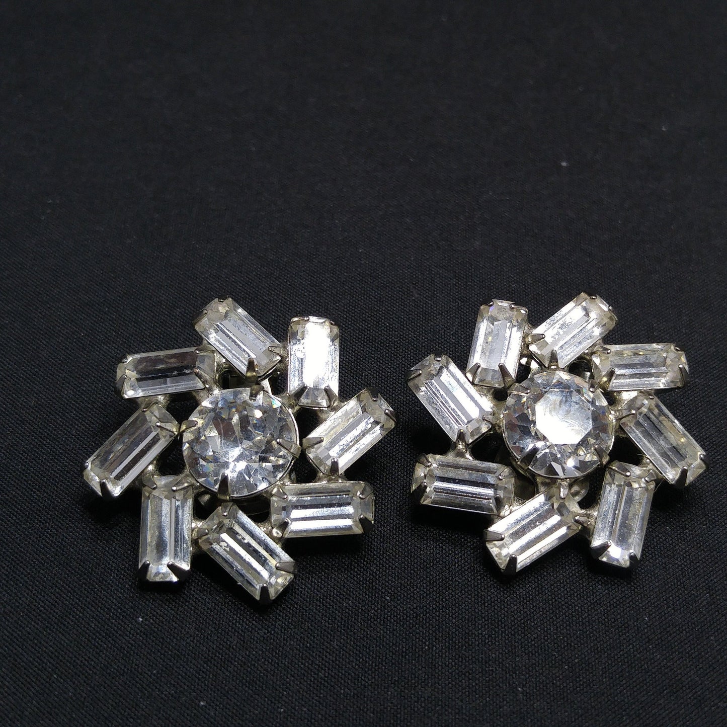 Vintage 1950s Weiss Clear Rhinestone Clip Earrings Baguette Floral Wedding