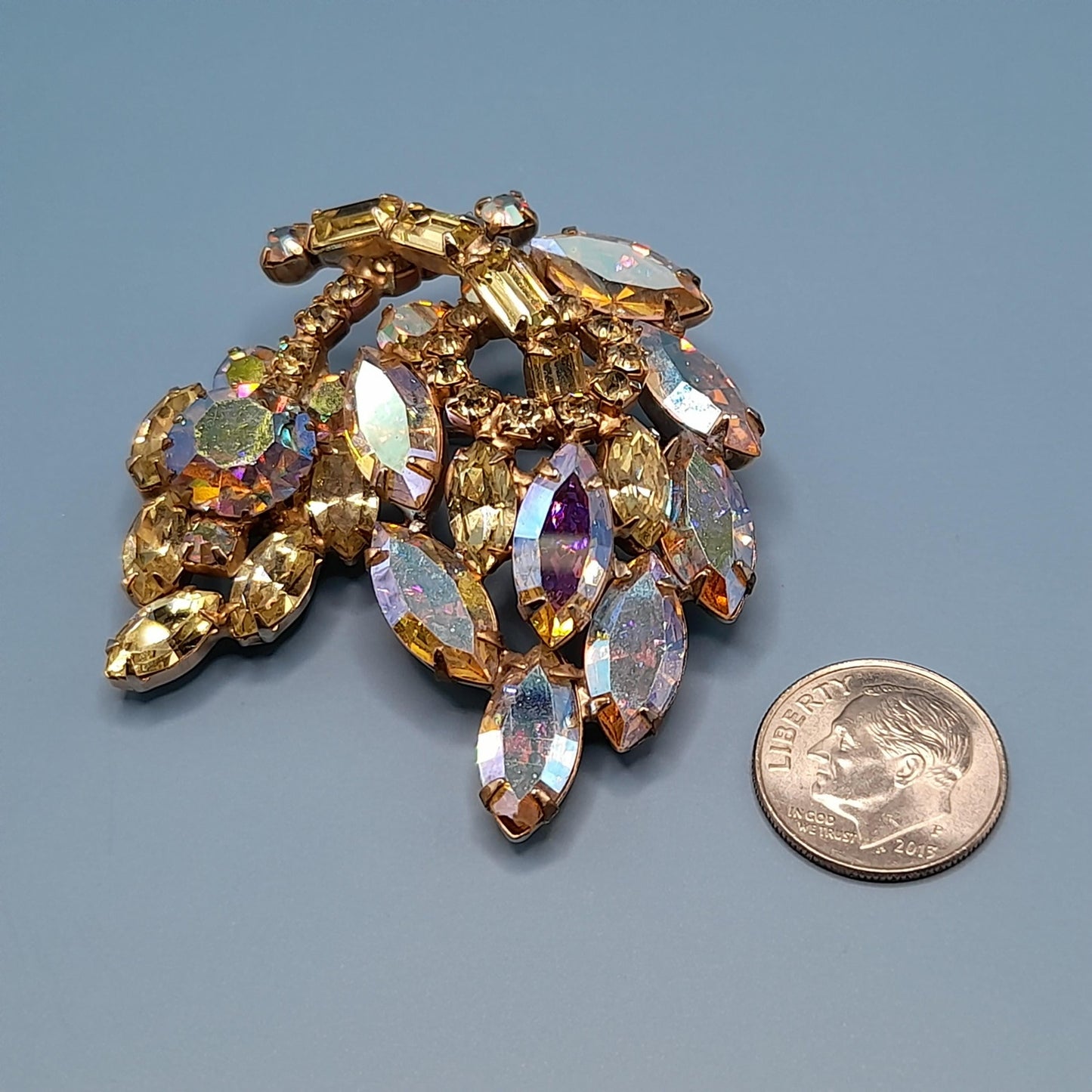 Weiss 1950s Aurora Borealis Rhinestone Leaf Brooch – Gold Tone Mid-Century Design