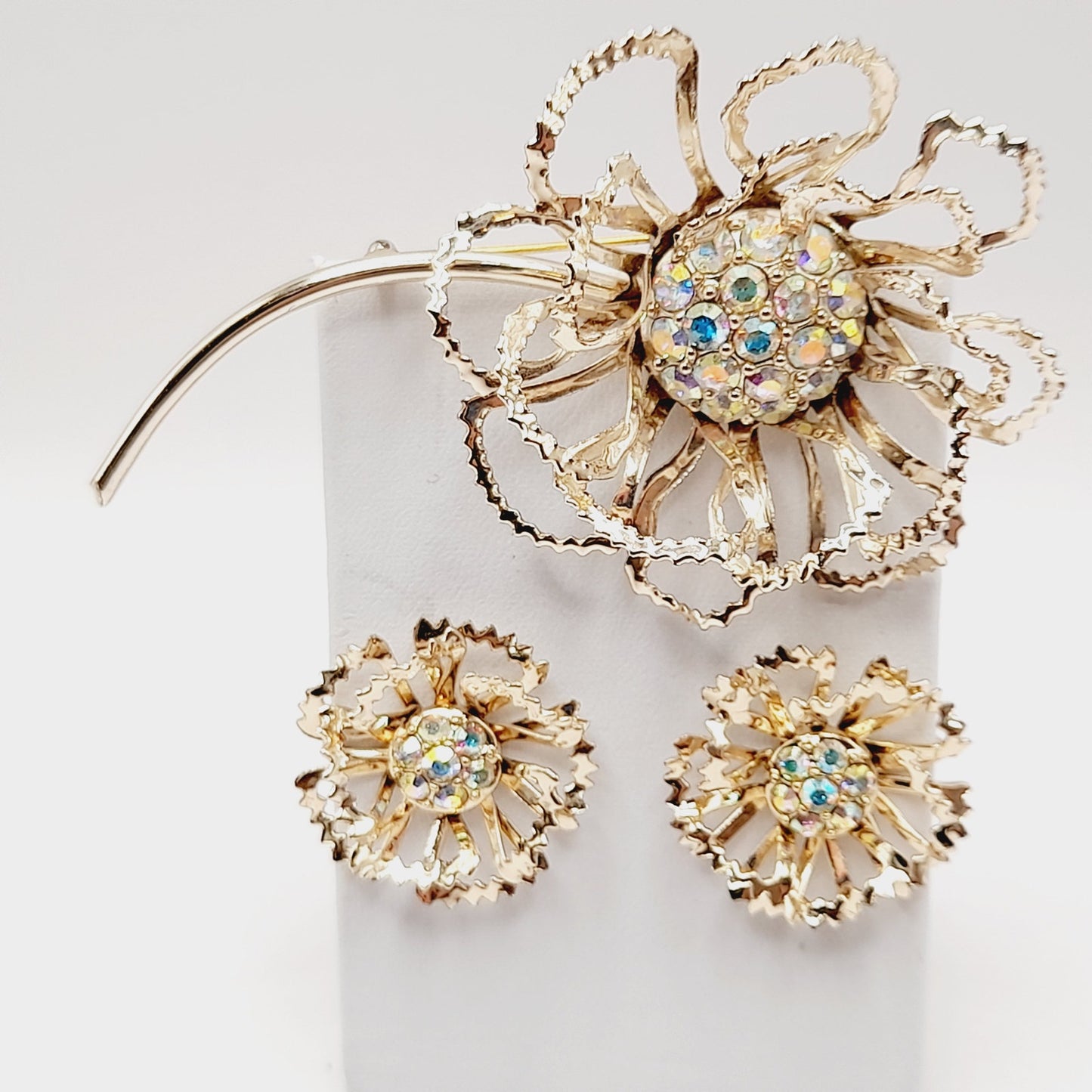 Vintage Sarah Coventry AB Rhinestone Centers Gold Tone Flower Brooch Clip Earrings Set