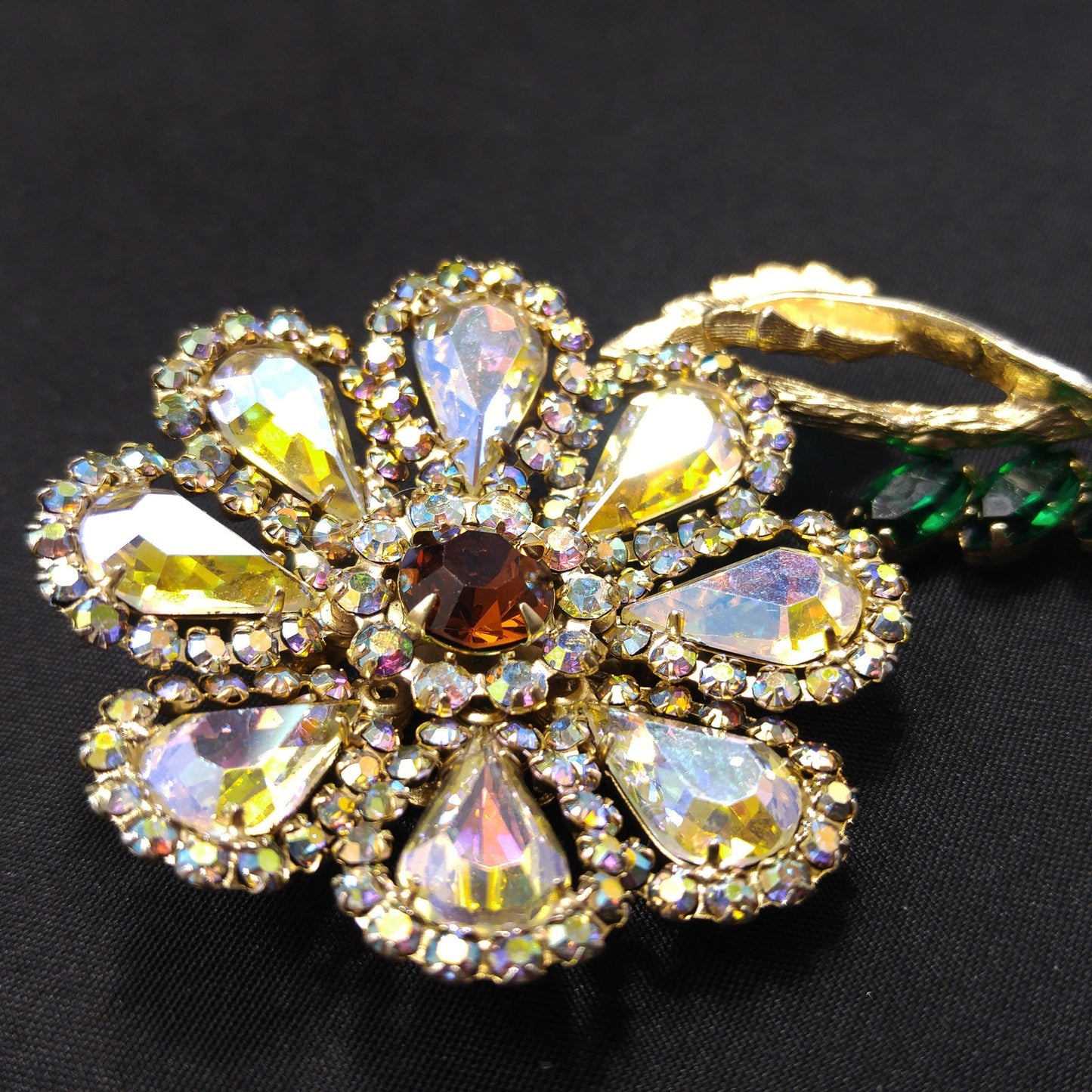 Weiss 1960s Aurora Borealis Rhinestone Flower Brooch with Green Leaves – Gold Plated
