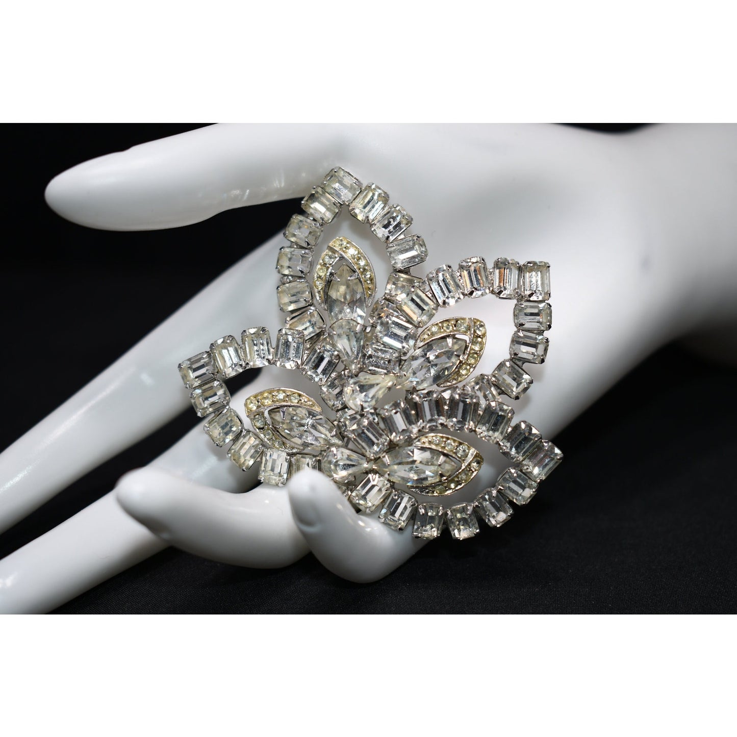 Weiss Signed Clear Rhinestone Floral Brooch Bridal Rhodium Vintage 1950s