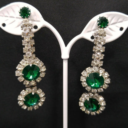 Emerald Green Rivoli Crystal Rhinestone Brooch & Earrings, Rhodium Plated, 1960s Vintage Jewelry