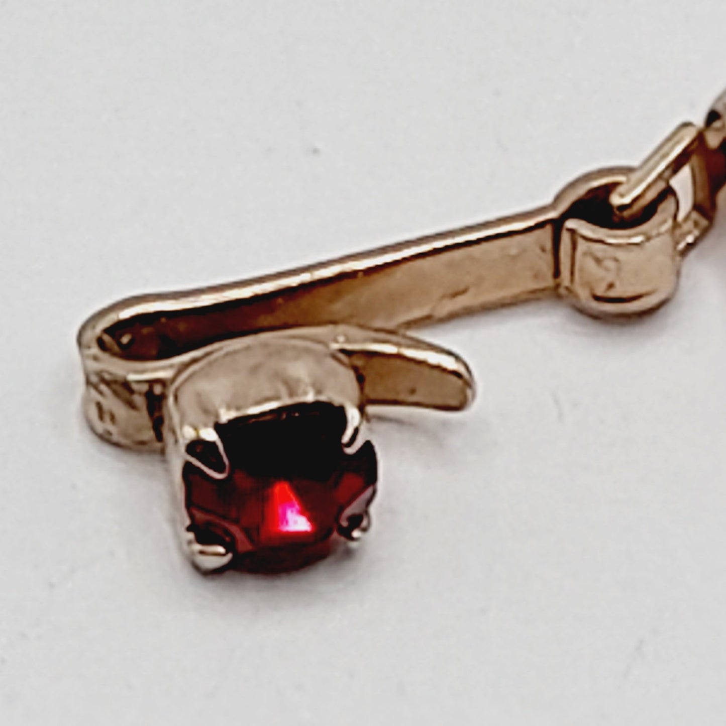 WEISS Vintage Red Rhinestone Choker Necklace – Gold Plated Holiday Statement Jewelry