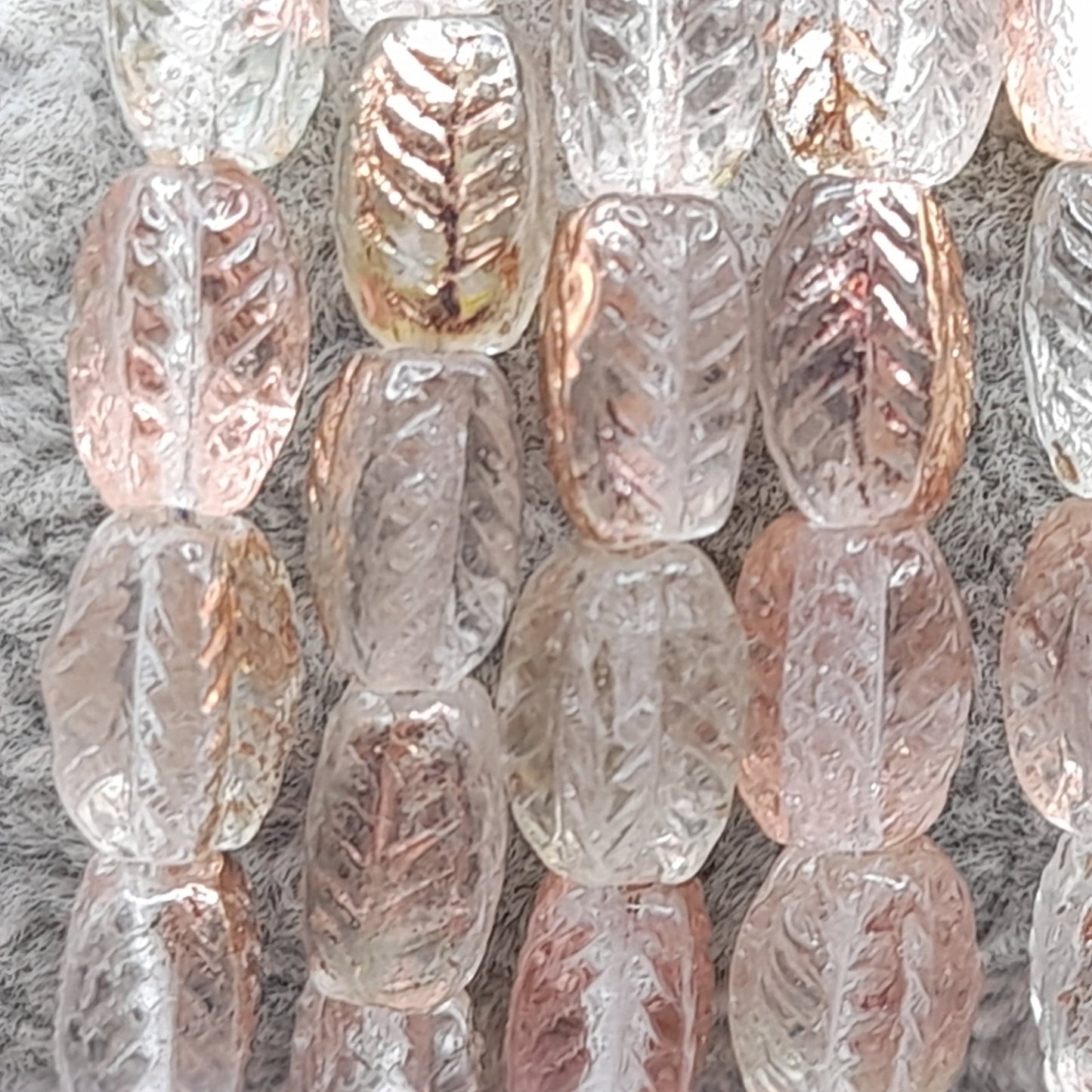 Vintage Art Glass Leaf Bead Memory Wire Bracelet – Clear Gold Leaf Design