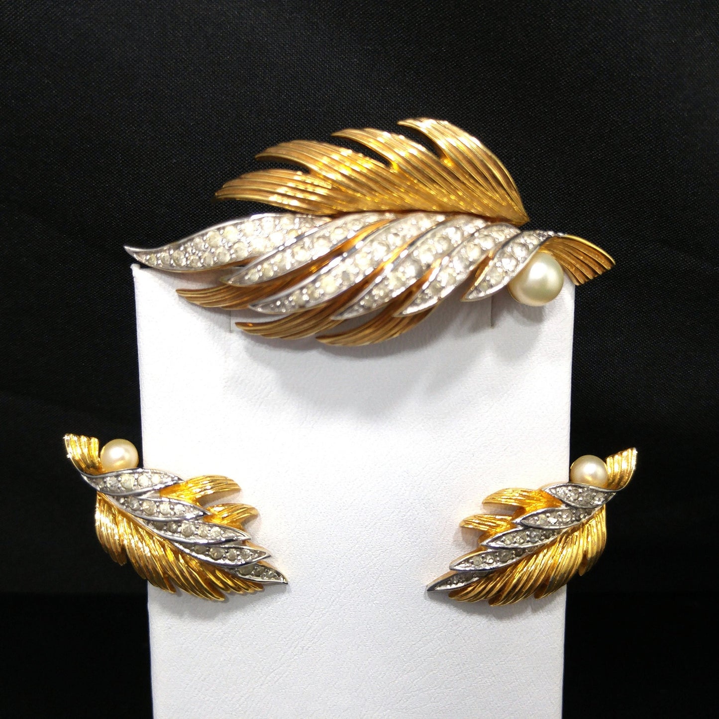 Jomaz Leaf Brooch Earrings Set 1940s 50s Gold Pave Rhinestones Pearl Vintage