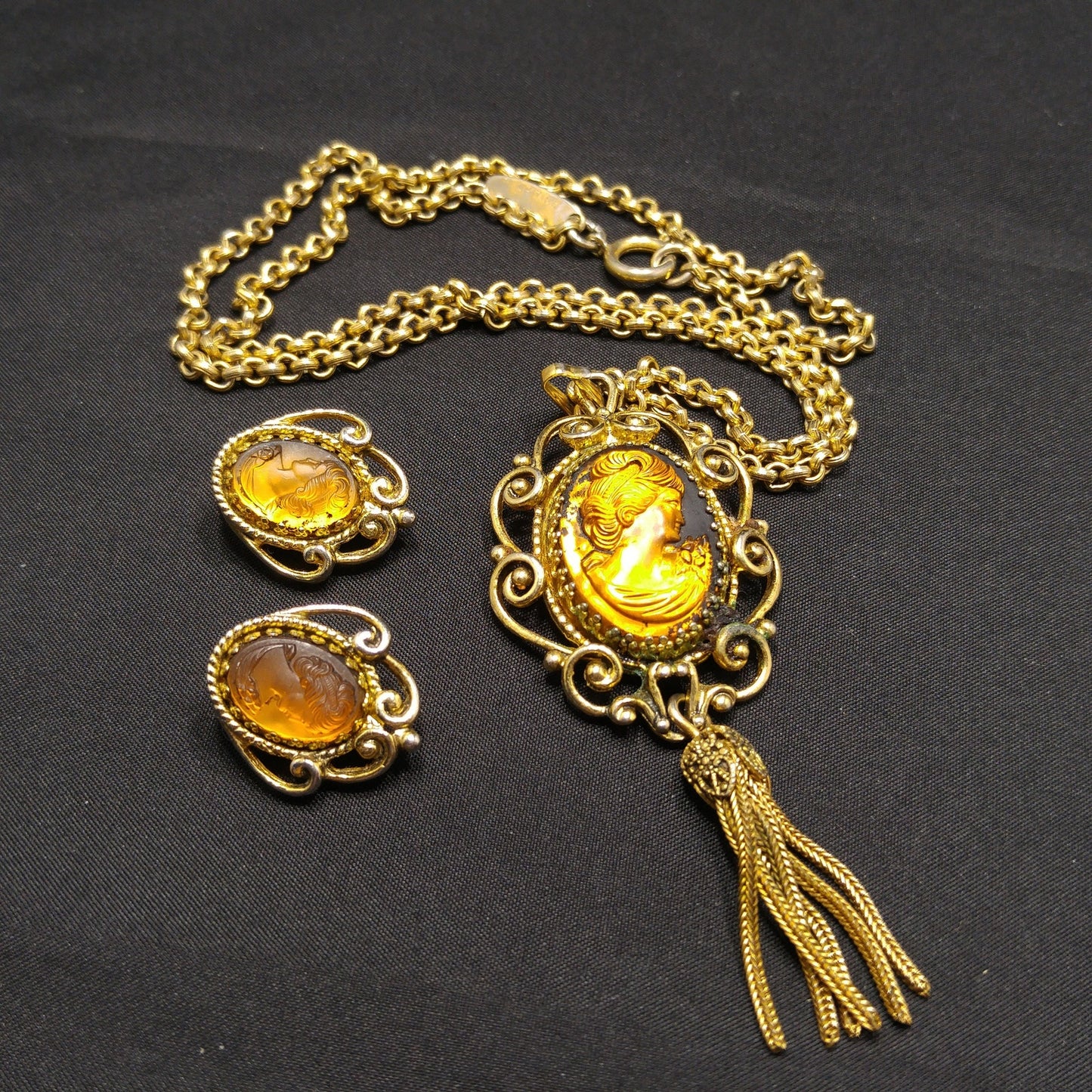 Whiting & Davis Topaz Cameo Necklace & Clip Earrings Set w/ Tassel 1976 Book Piece
