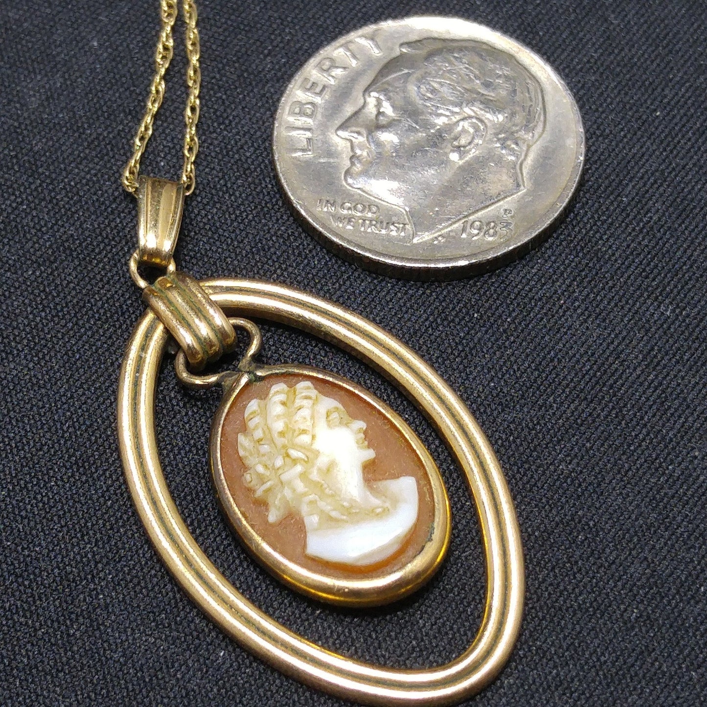 Van Dell Hand-Carved Shell Cameo Necklace – 14K Gold Chain, 1940s Vintage
