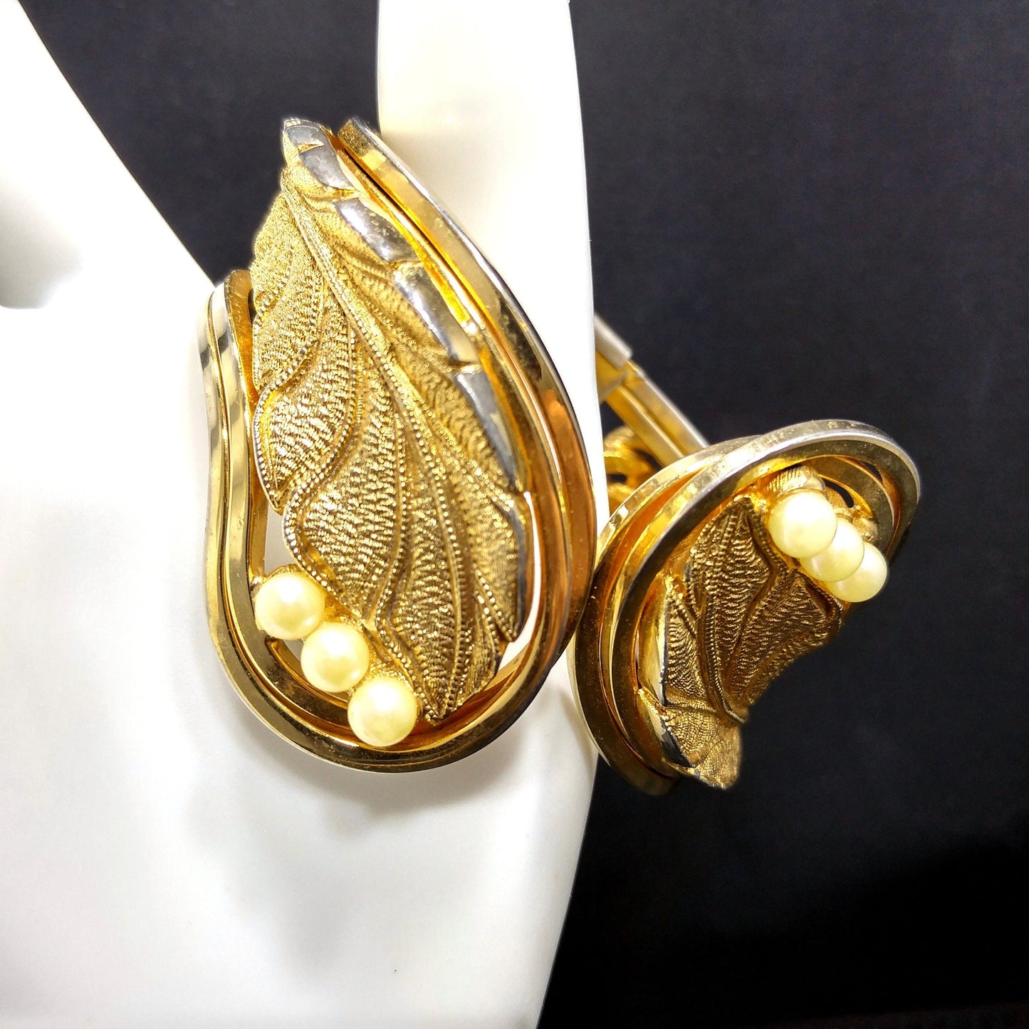 Tortolani Gold Plated Hinged Cuff Bracelet Leaf Design Faux Pearls 1960s Vintage