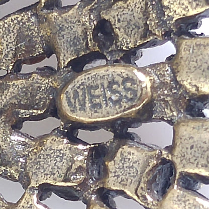 Weiss 1950s Red and Pink Rhinestone Brooch – Domed Gold Tone Circle Design