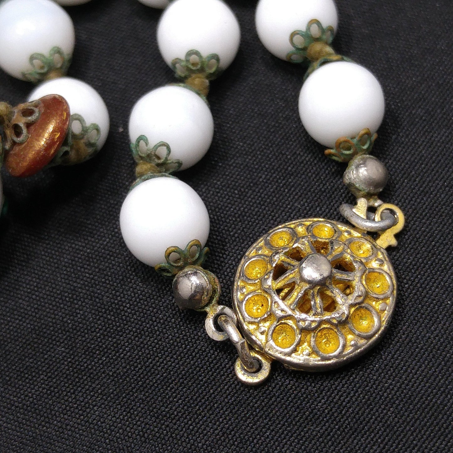 White Floral Lampwork Beaded Necklace, Hand Blown Glass, 1960s Vintage Jewelry