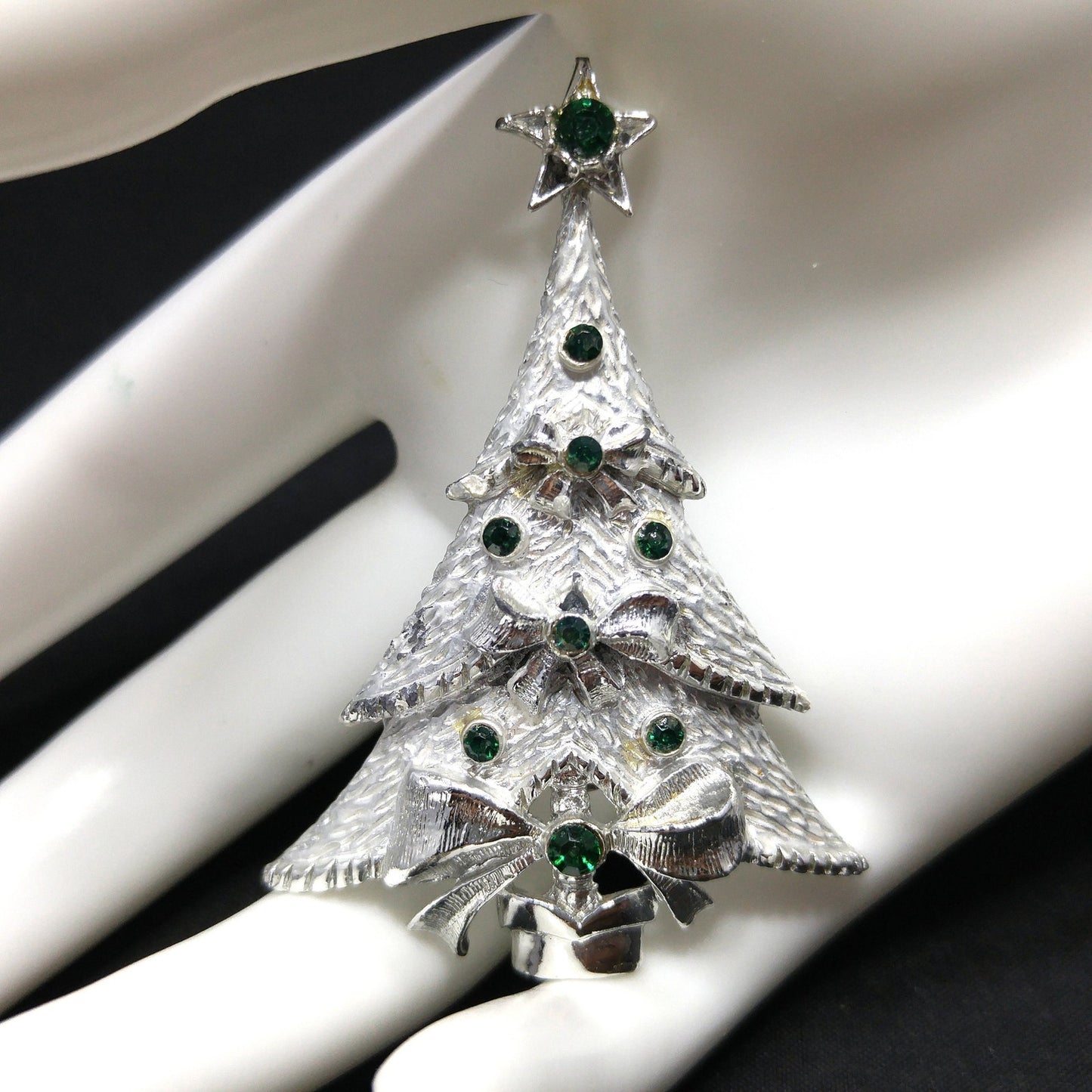 Vintage Christmas Tree Brooch – 1960s Silver Tone Holiday Pin with Emerald Green Rhinestones, 2 1/4 Inch