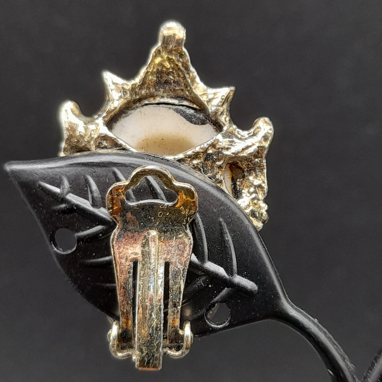 Selro Selini Oriental Asian Design Clip Earrings, Unsigned, 1950s Vintage Jewelry