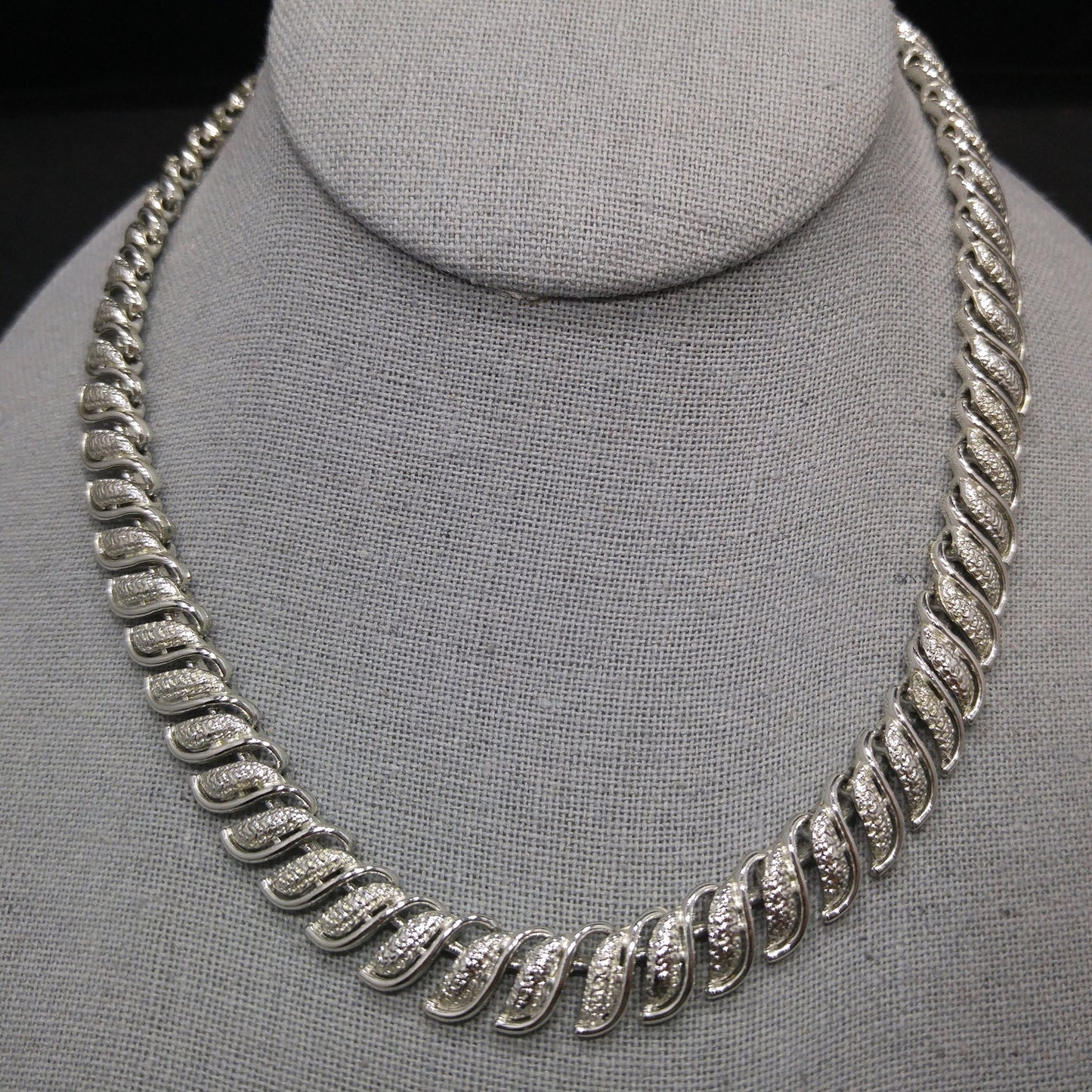 Coro Leaf Choker Necklace, Mid-Century Modern, Rhodium Plated, 1950s Vintage Jewelry