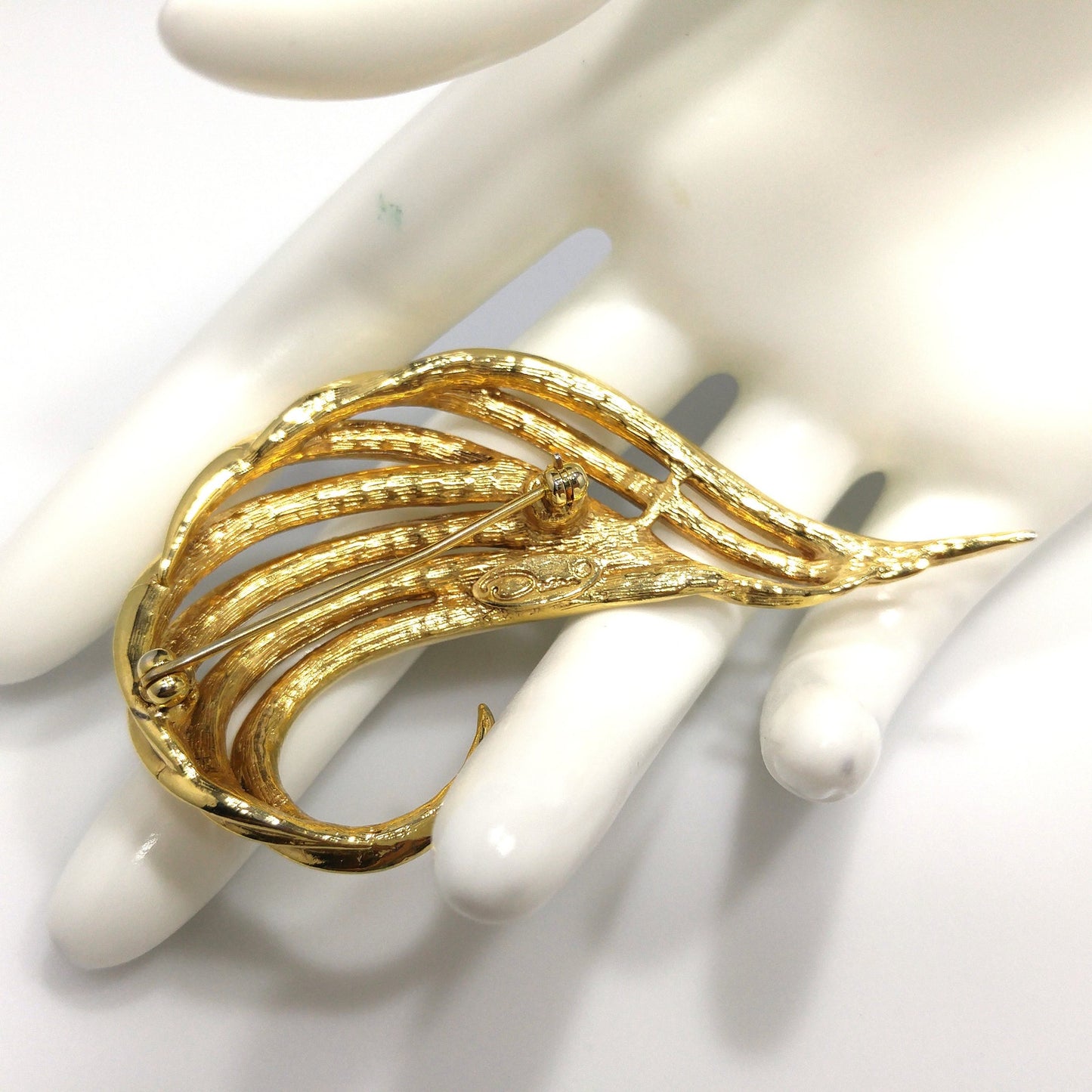 Oscar de la Renta Modern Wide Brooch, Gold Plated, 1980s Vintage Jewelry