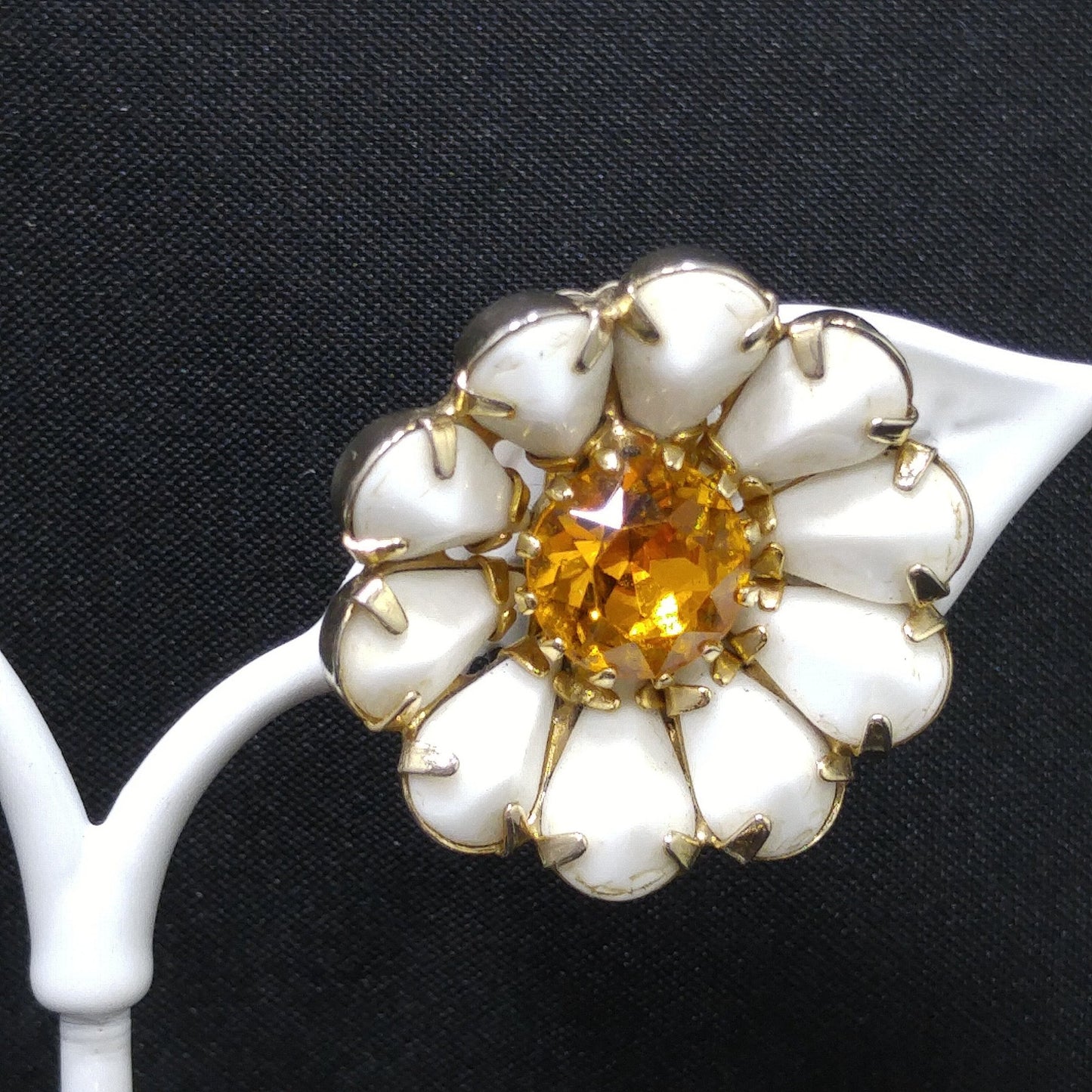 Weiss White Daisy Brooch and Earrings Set – 1950s Milk Glass & Amber Rhinestones