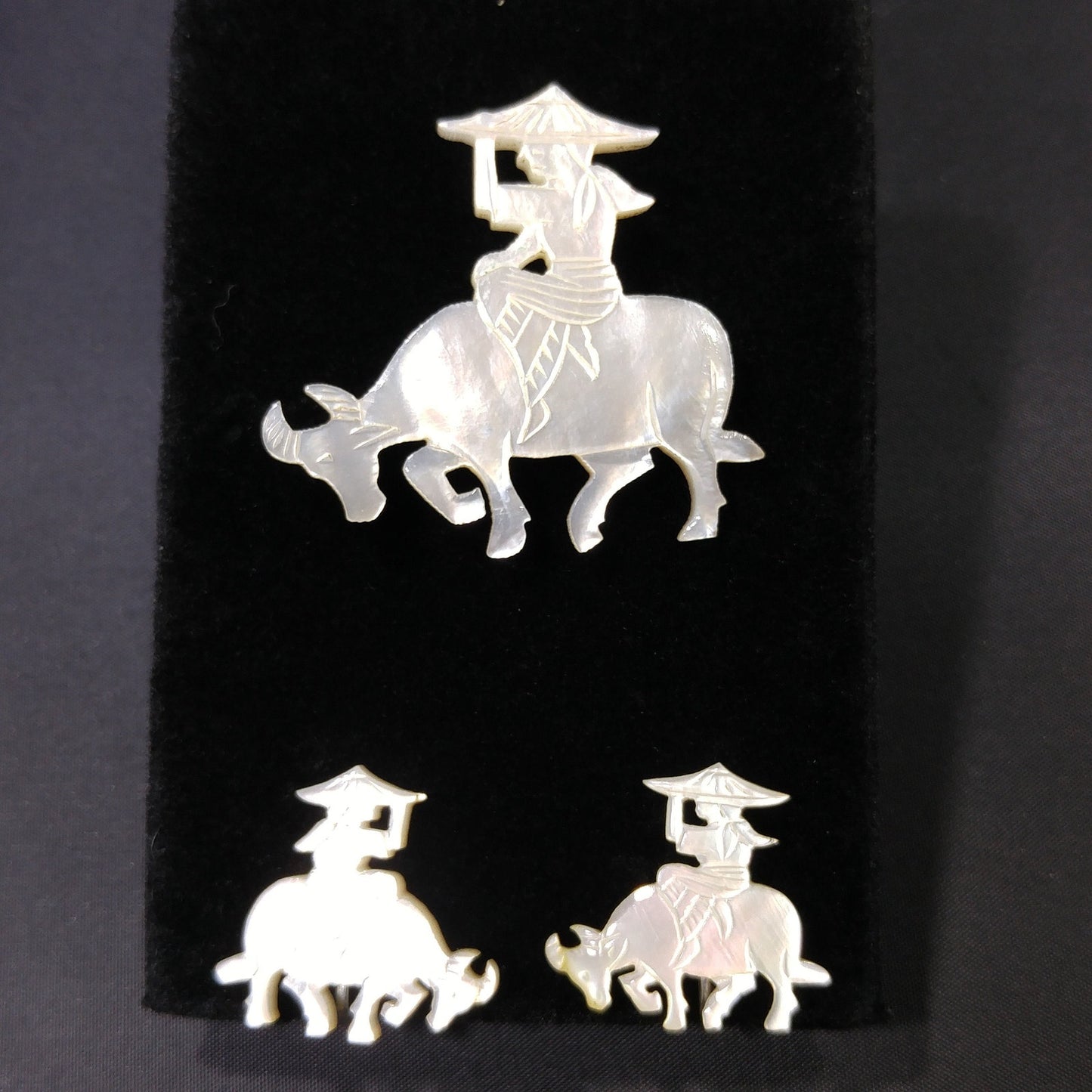 Vintage Carved Mother of Pearl Brooch & Earrings, Asian Design, 1940s