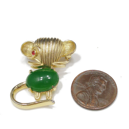 Weiss Figural Mouse Brooch with Red Rhinestone Eye and Green Lucite Belly – 1950s Gold Tone