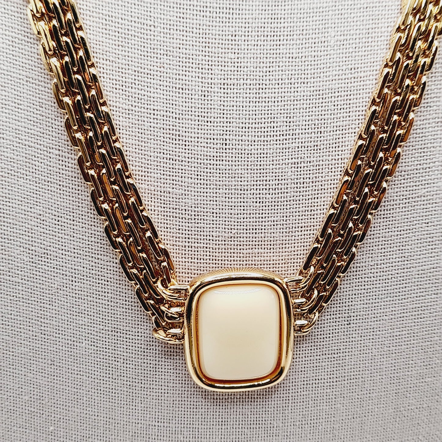 Vintage Monet Cream Cabochon Necklace Gold Plated 18 Inch Signed Pendant