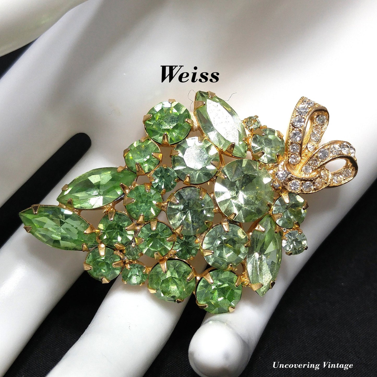Weiss Peridot Green Rhinestone Bow Brooch – 1950s Uranium Glass Vintage Jewelry