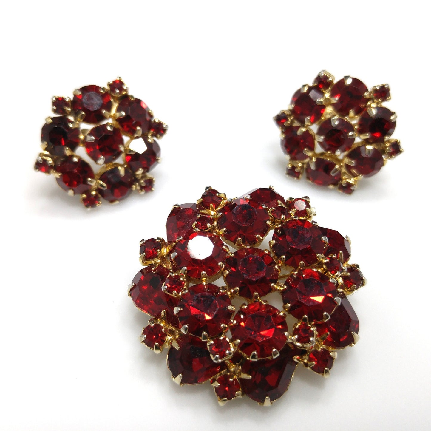 Weiss Red Rhinestone Brooch & Screw-Back Earrings Set — 1950s