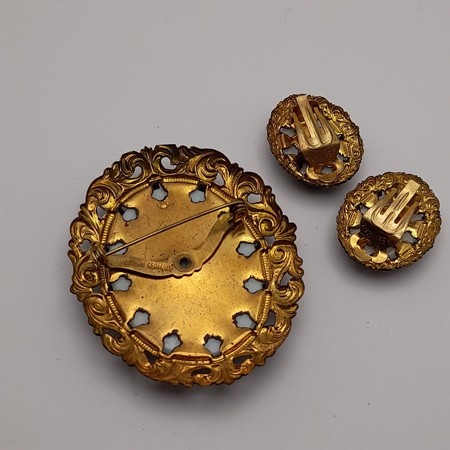 Vintage 1950s Western Germany Porcelain Cameo Brooch Earrings Set Gold Tone