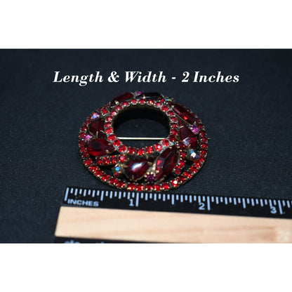 Weiss 1950s Red Rhinestone Wreath Brooch – Domed Gold Tone Holiday Statement