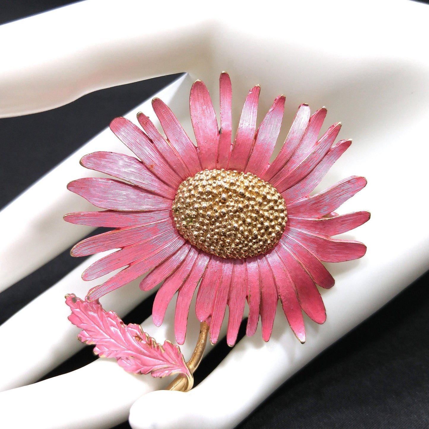 Pastelli Pink Gold Enamel Daisy Brooch, Royal of Pittsburgh, 1960s Vintage Jewelry