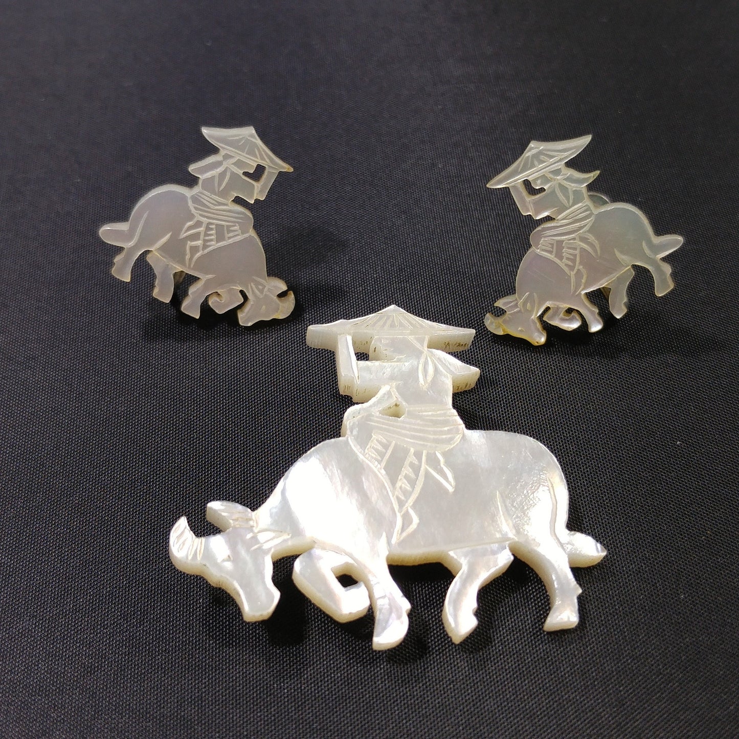 Vintage Carved Mother of Pearl Brooch & Earrings, Asian Design, 1940s