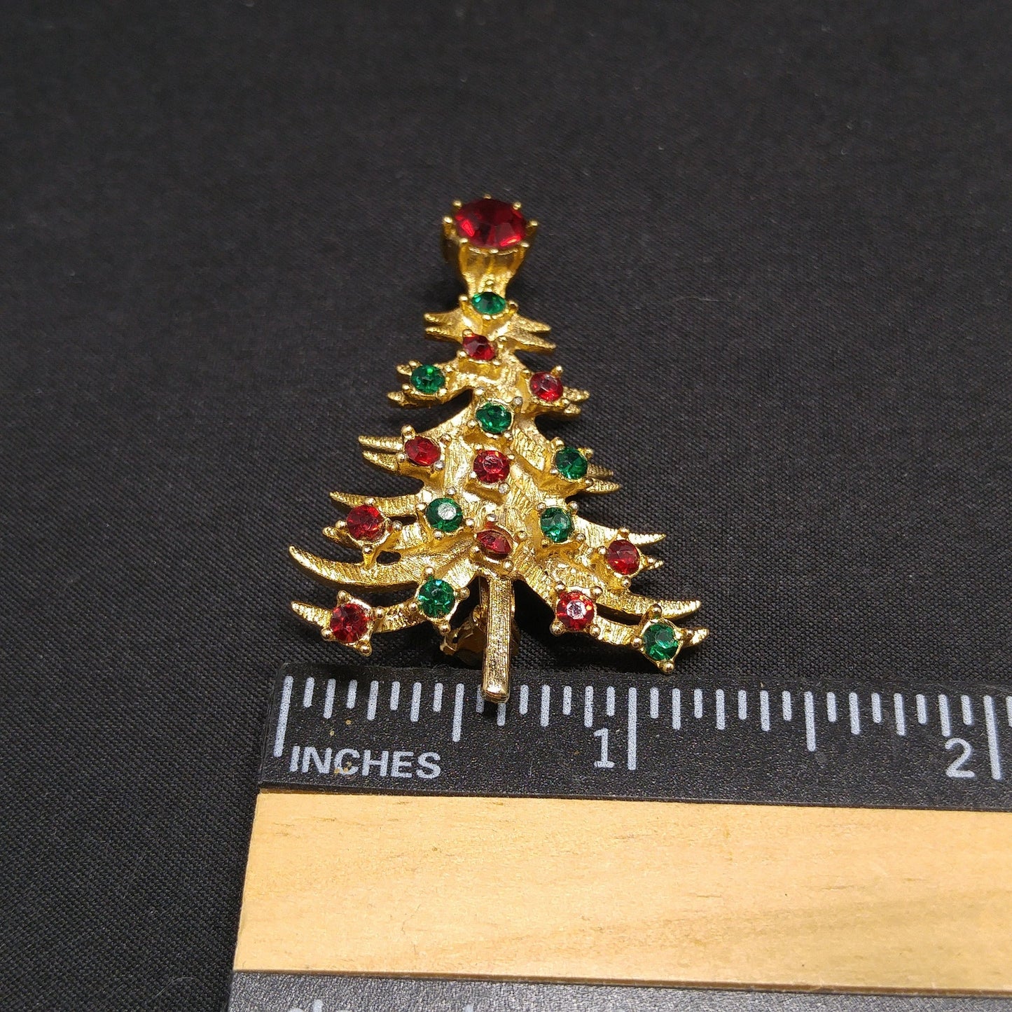 Vintage Christmas Tree Brooch – 1950s 1960s Gold-Plated Holiday Pin with Red & Green Rhinestones