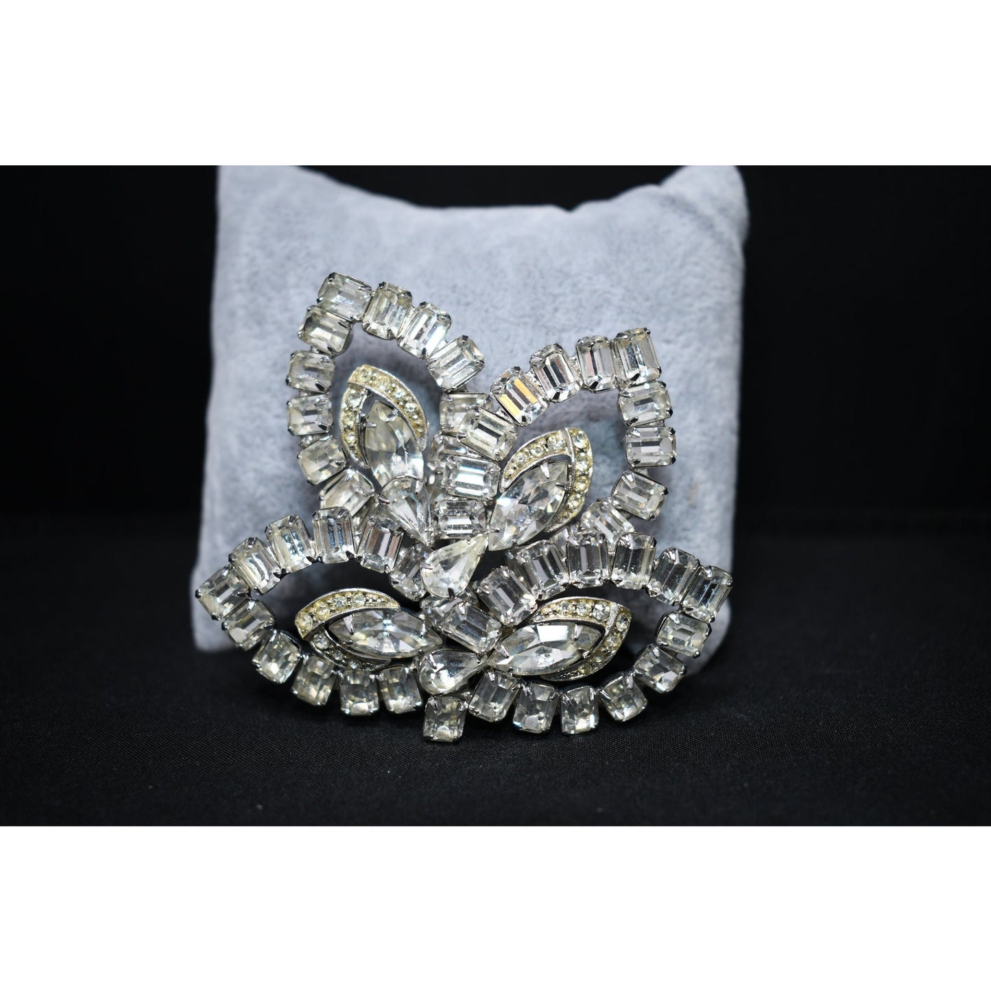 Weiss Signed Clear Rhinestone Floral Brooch Bridal Rhodium Vintage 1950s