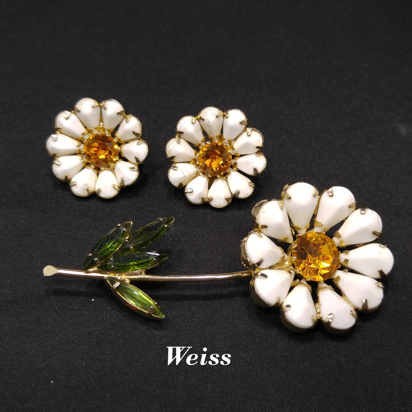 Weiss White Daisy Brooch and Earrings Set – 1950s Milk Glass & Amber Rhinestones