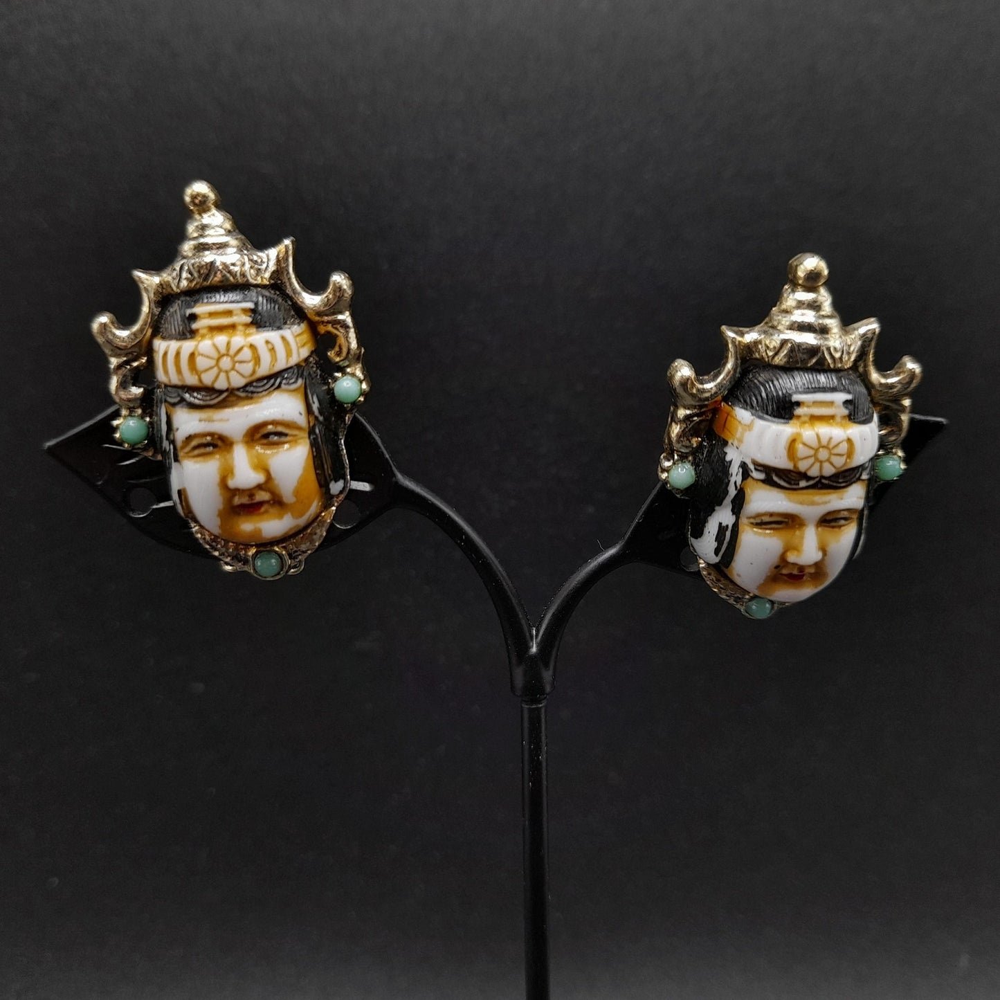 Selro Selini Oriental Asian Design Clip Earrings, Unsigned, 1950s Vintage Jewelry