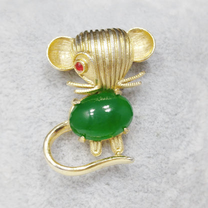 Weiss Figural Mouse Brooch with Red Rhinestone Eye and Green Lucite Belly – 1950s Gold Tone