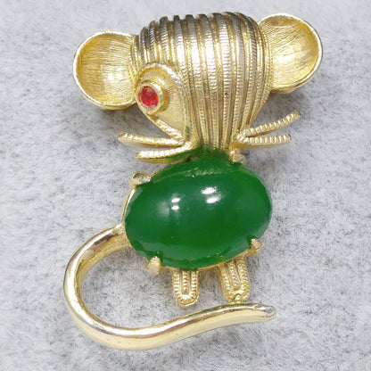 Weiss Figural Mouse Brooch with Red Rhinestone Eye and Green Lucite Belly – 1950s Gold Tone