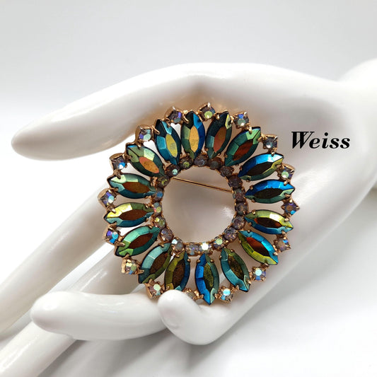 Weiss 1950s Iridescent Green Blue Gold Fire Polished Rhinestone Wreath Brooch – Signed