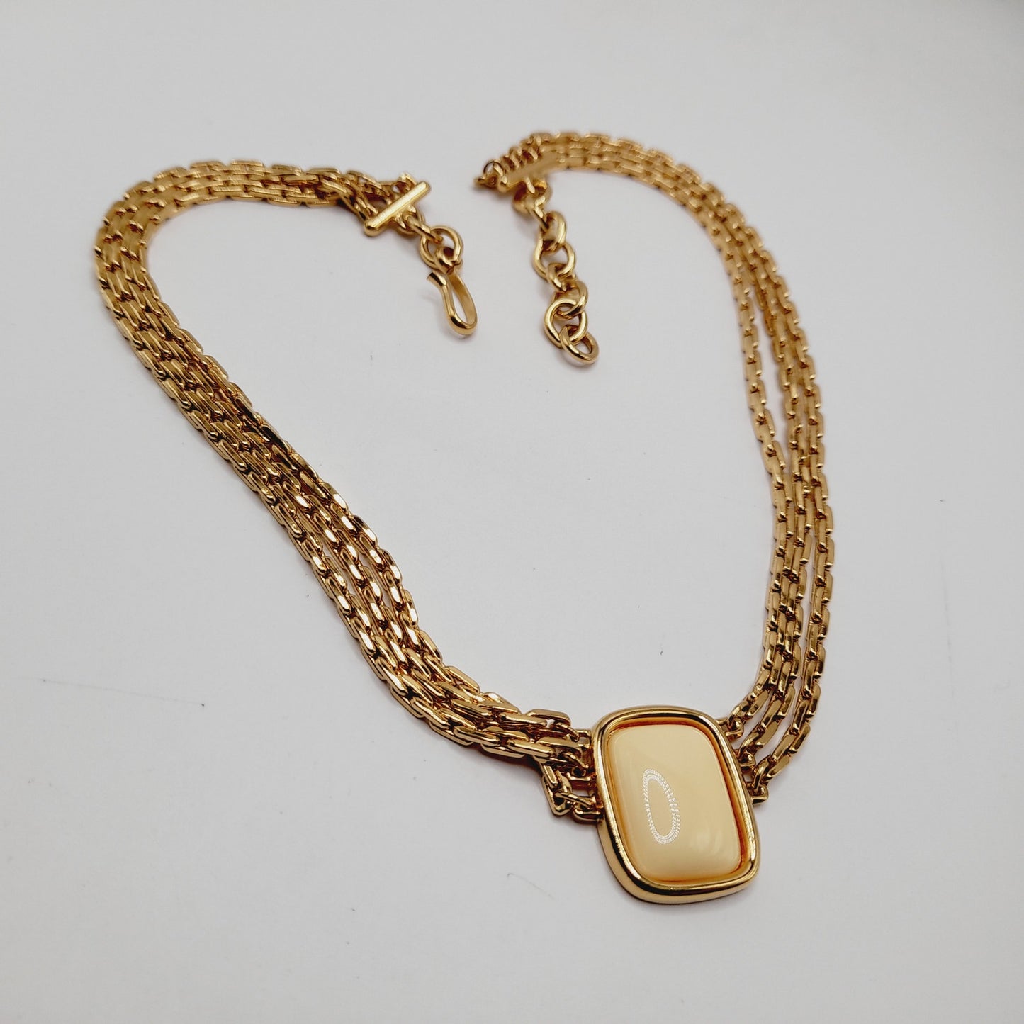Vintage Monet Cream Cabochon Necklace Gold Plated 18 Inch Signed Pendant