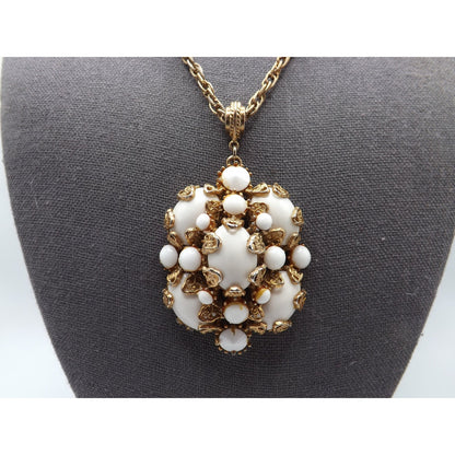 Hollycraft White Cabochons Rhinestones Pendant Necklace, Filigree Prongs, 1960s Vintage Jewelry